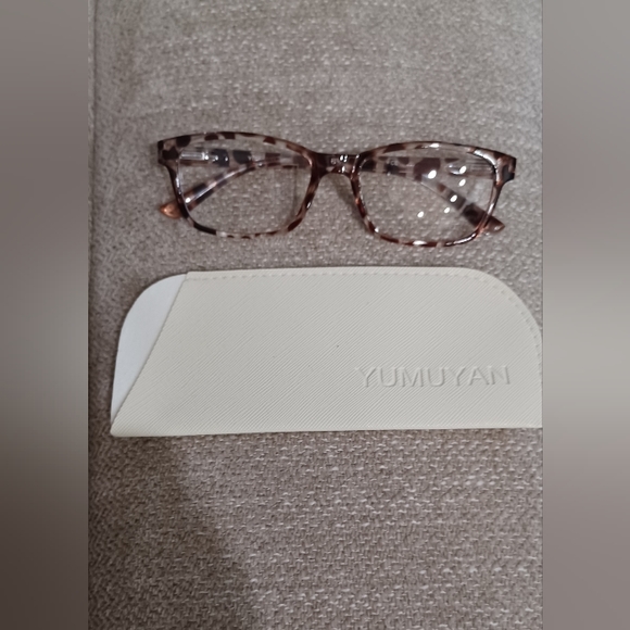 COMPUTER READERS (0.0) - Picture 2 of 2